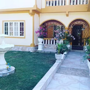  Guest house Windbreak